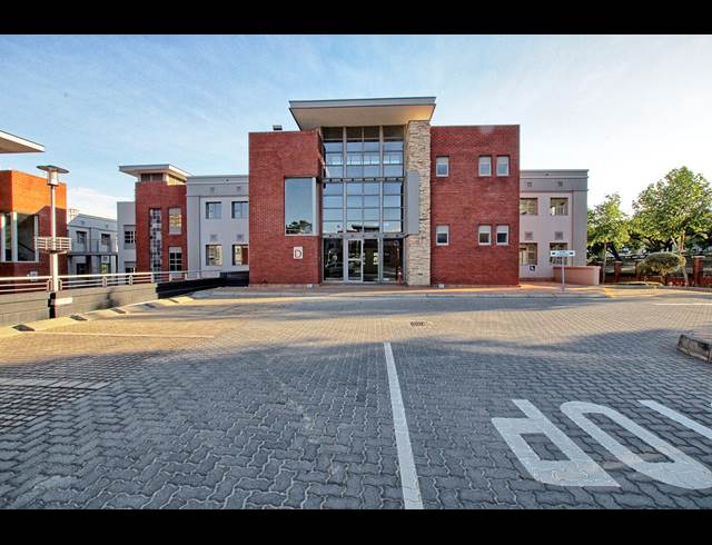 712.90M² OFFICE TO LET IN BRYANSTON