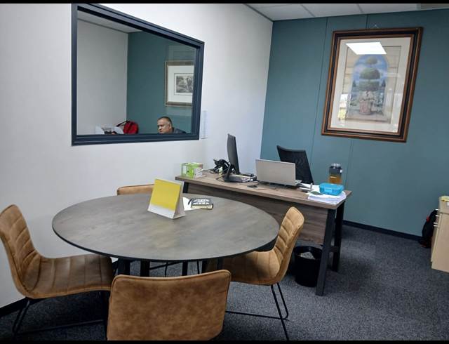 393M² OFFICE TO LET IN WESTVILLE
