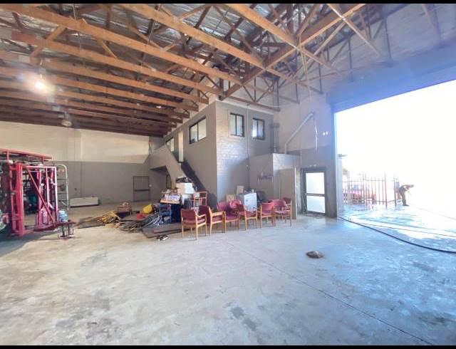300M² WAREHOUSE TO LET IN FISANTEKRAAL INDUSTRIAL