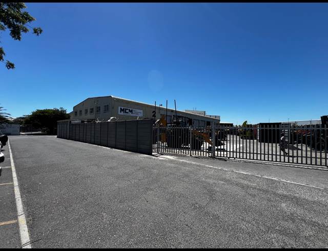 915M² WAREHOUSE TO LET IN AIRPORT INDUSTRIA