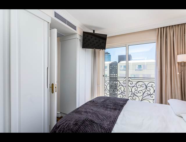 2 BEDROOM APARTMENT TO LET IN SEA POINT