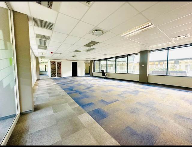 2,948M² OFFICE TO LET IN BRYANSTON