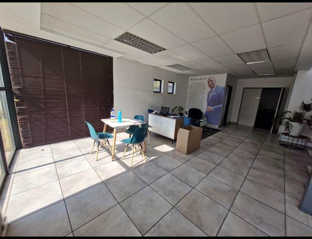 939M² WAREHOUSE TO LET IN JET PARK
