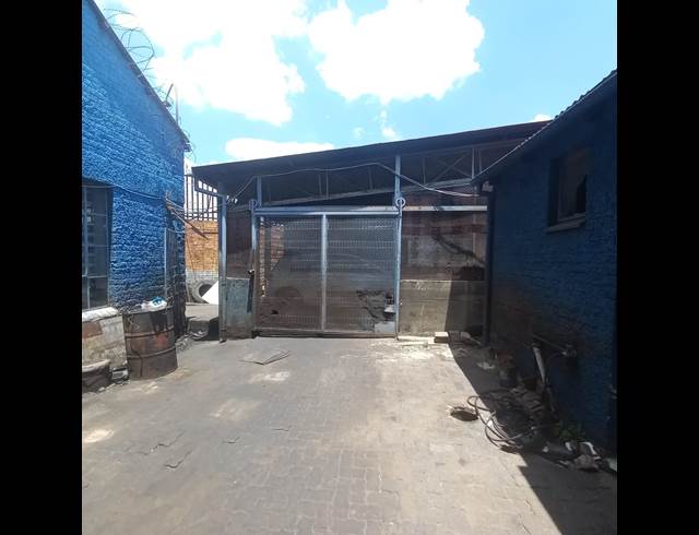 280M² WAREHOUSE TO LET IN CITY & SUBURBAN