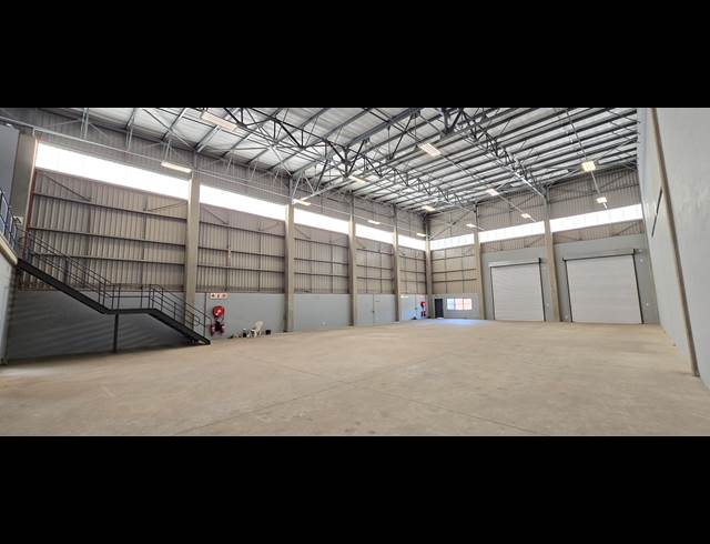 1,287M² WAREHOUSE TO LET IN LANSERIA