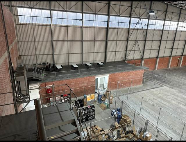 6,940M² WAREHOUSE TO LET IN NORTH RIDING
