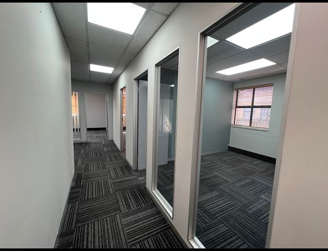 174M² OFFICE TO LET IN HYDE PARK