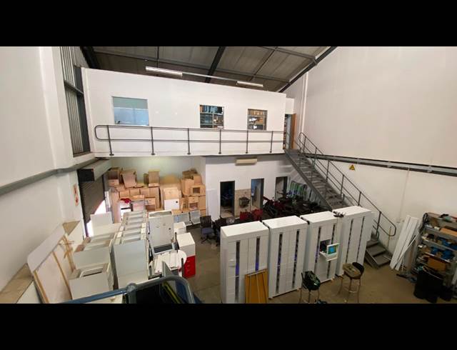 504M² WAREHOUSE TO LET IN HENNOPSPARK INDUSTRIAL