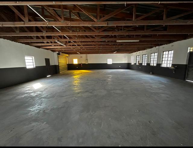 242M² WAREHOUSE TO LET IN WYNBERG