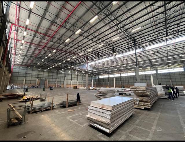 7,460M² WAREHOUSE TO LET IN MEADOWDALE