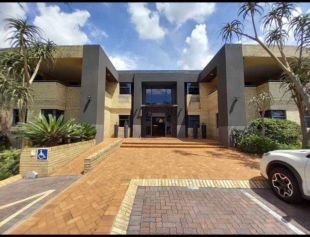 360M² OFFICE TO LET IN BRYANSTON