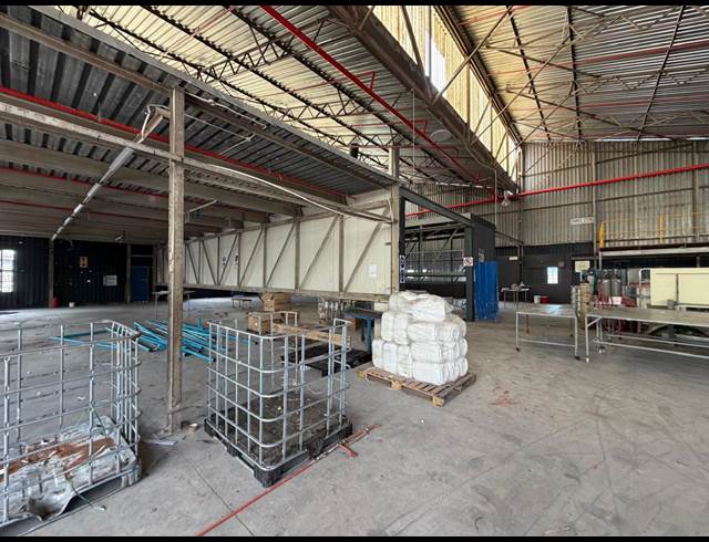 2,899M² WAREHOUSE TO LET IN CLAYVILLE