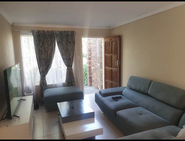 2 BEDROOM SECTIONAL TITLE RENTED IN WELTEVREDEN PARK