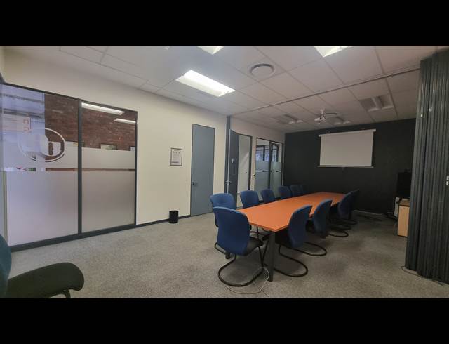 3,554M² OFFICE TO LET IN WOODSTOCK