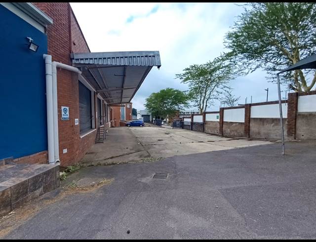 1,630M² WAREHOUSE TO LET IN WESTMEAD