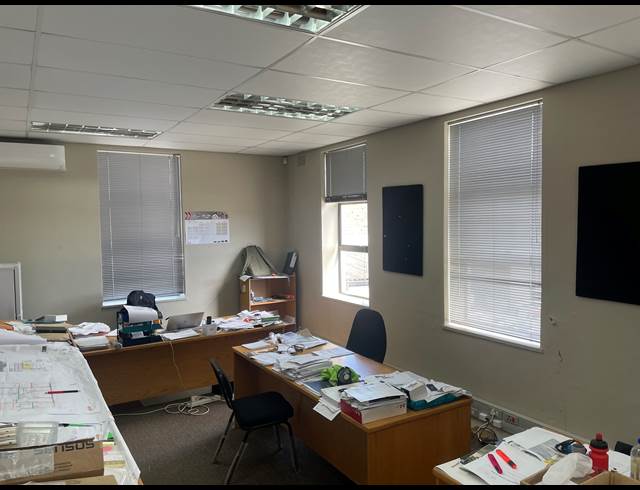 180M² OFFICE TO LET IN NDABENI