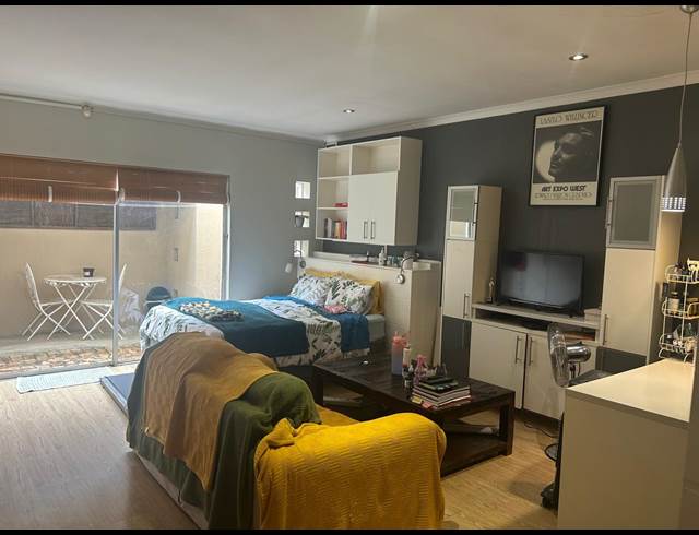 1 BEDROOM STUDIO APARTMENT TO LET IN THE GARDENS