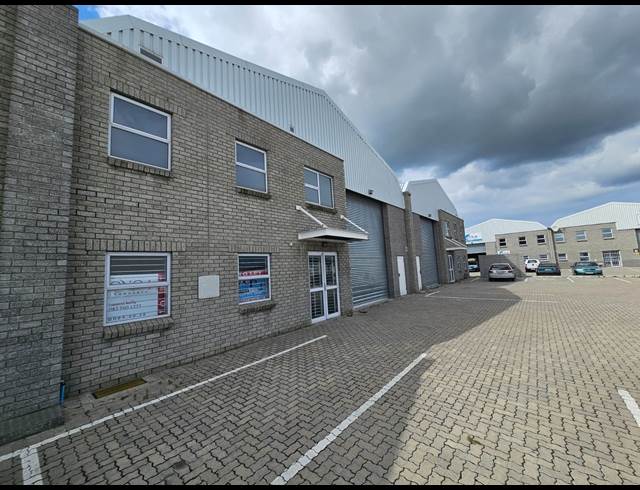 615M² WAREHOUSE TO LET IN FIRGROVE INDUSTRIAL ESTATE