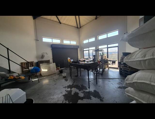 175M² WAREHOUSE TO LET IN BARTLETT