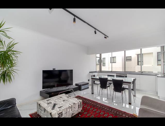 1 BEDROOM APARTMENT TO LET IN SEA POINT