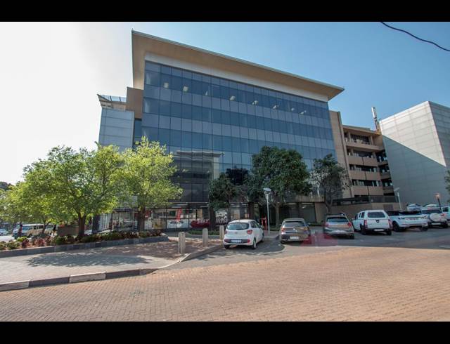 1,191M² OFFICE TO LET IN PARKTOWN