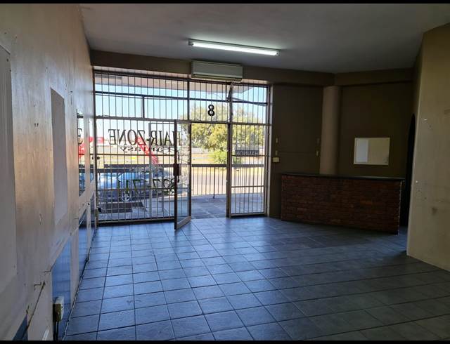 180M² RETAIL TO LET IN ESTERA