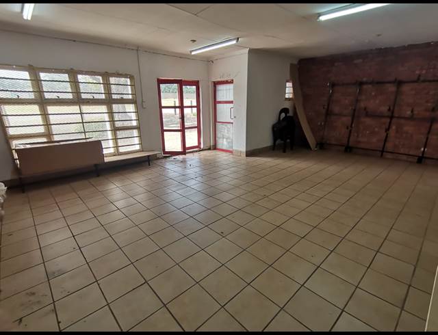 41.20M² RETAIL TO LET IN VALHALLA