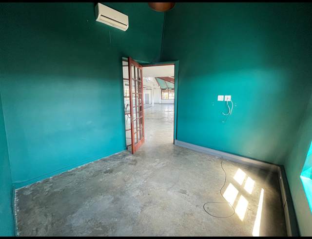 308.50M² OFFICE TO LET IN PARKHURST
