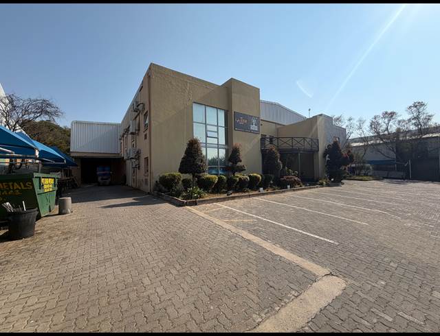 1,894M² WAREHOUSE TO LET IN KYALAMI