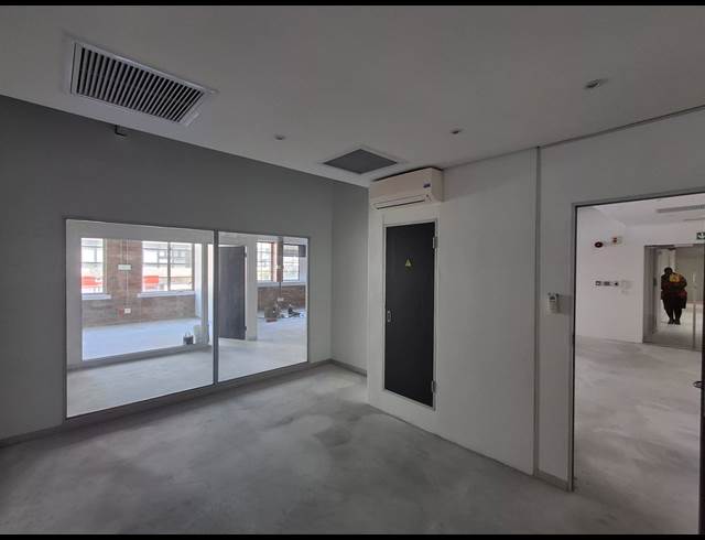 233M² OFFICE TO LET IN DE WATERKANT