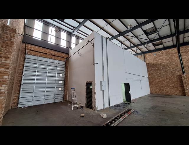 875M² WAREHOUSE TO LET IN NORTH RIDING