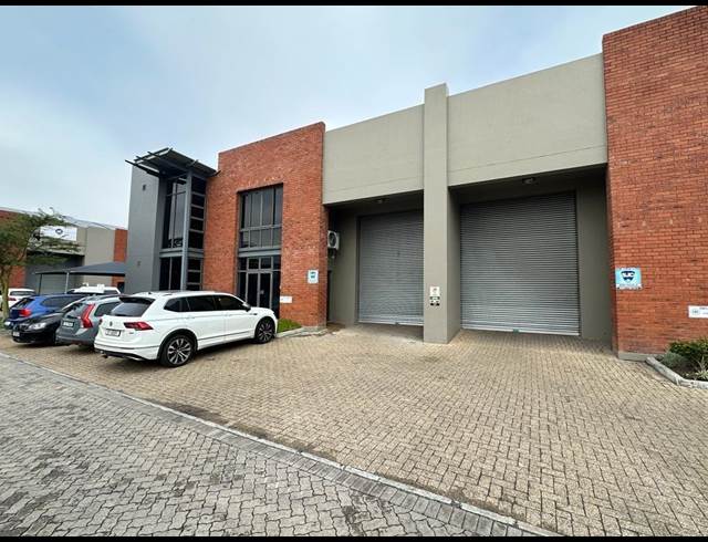 1,105M² WAREHOUSE TO LET IN STIKLAND INDUSTRIAL