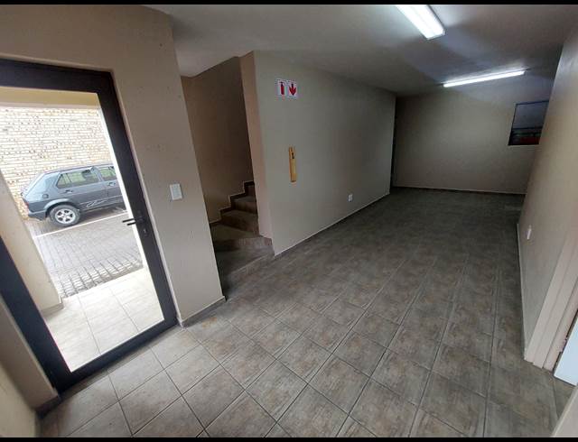 320M² FACTORY TO LET IN APEX
