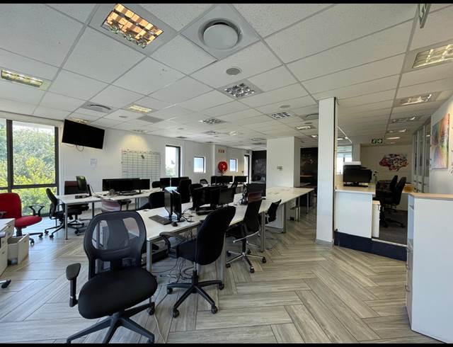 318M² OFFICE TO LET IN BRYANSTON