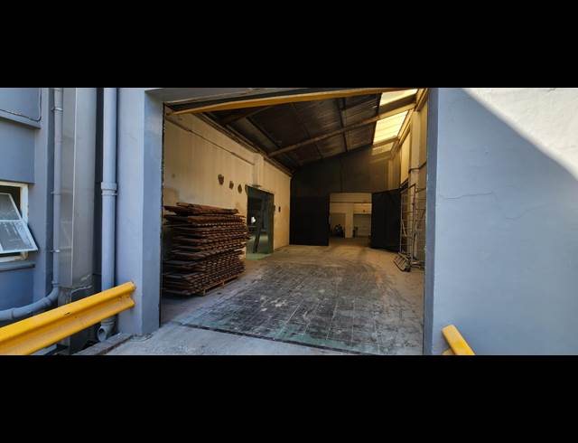 1,445M² WAREHOUSE TO LET IN DAL JOSAFAT