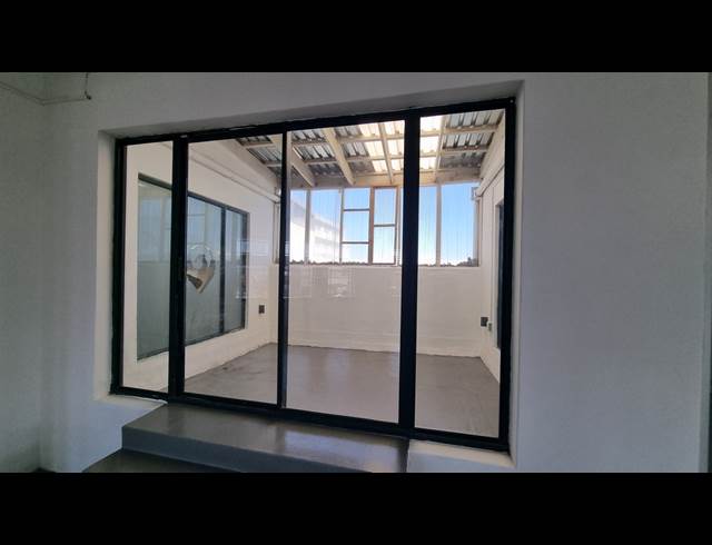 158M² OFFICE TO LET IN WOODSTOCK