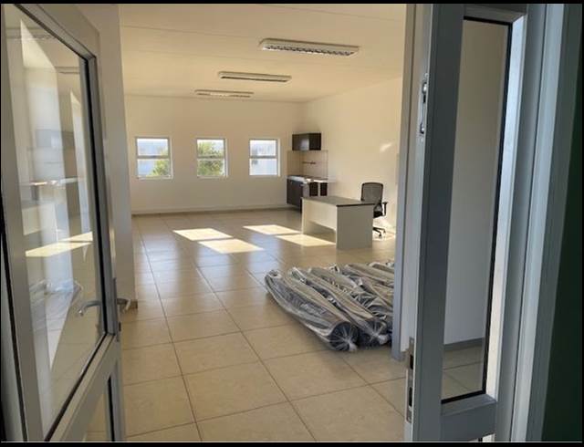 75M² OFFICE RENTED IN CAPRICORN