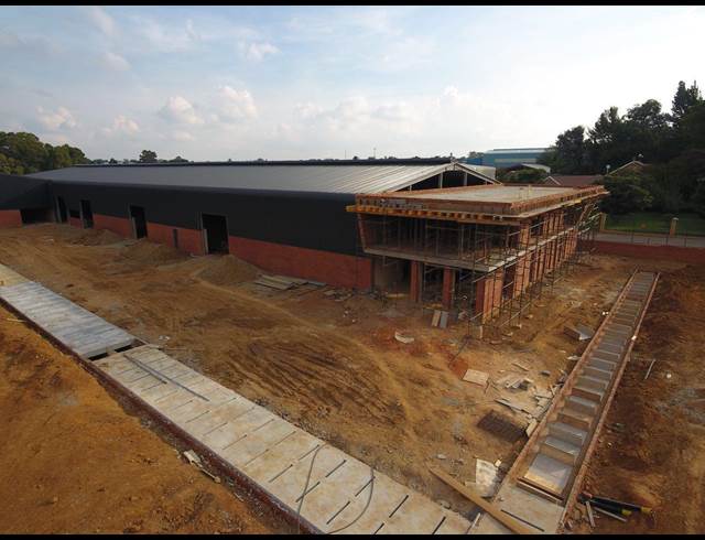 5,200M² WAREHOUSE TO LET IN POMONA