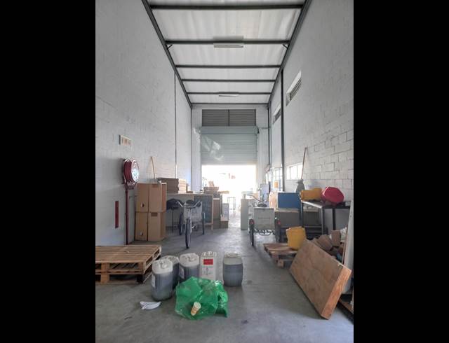 97M² WAREHOUSE TO LET IN MAITLAND