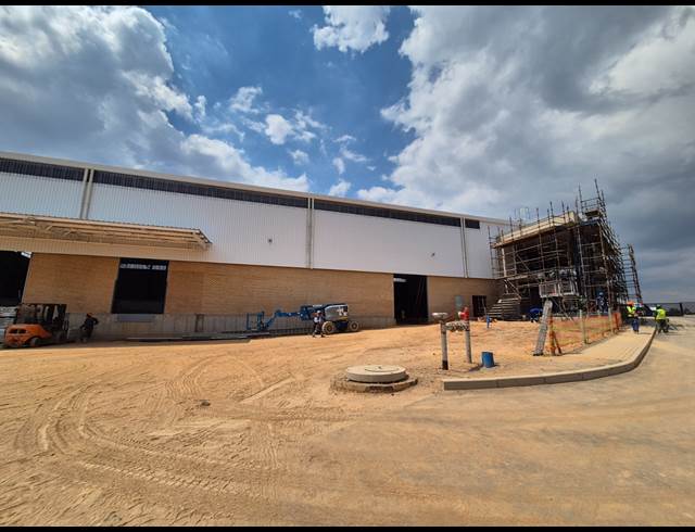 3,107M² WAREHOUSE TO LET IN AIRPORT PARK