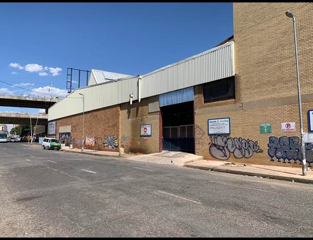 6,700M² WAREHOUSE TO LET IN NEWTOWN