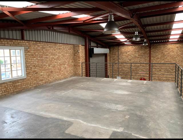 344M² WAREHOUSE TO LET IN LASER PARK