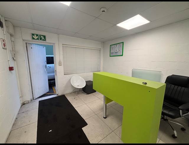 228M² WAREHOUSE TO LET IN PAROW EAST