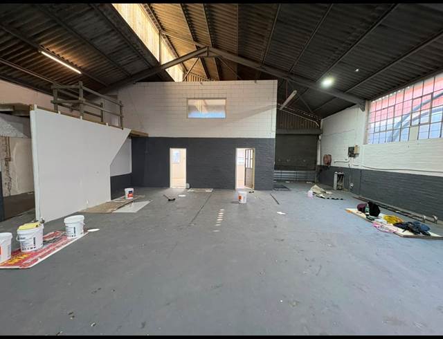 410M² WAREHOUSE TO LET IN STRAND INDUSTRIA