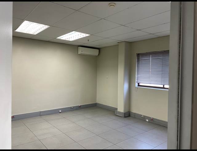 3,470M² WAREHOUSE TO LET IN JACOBS