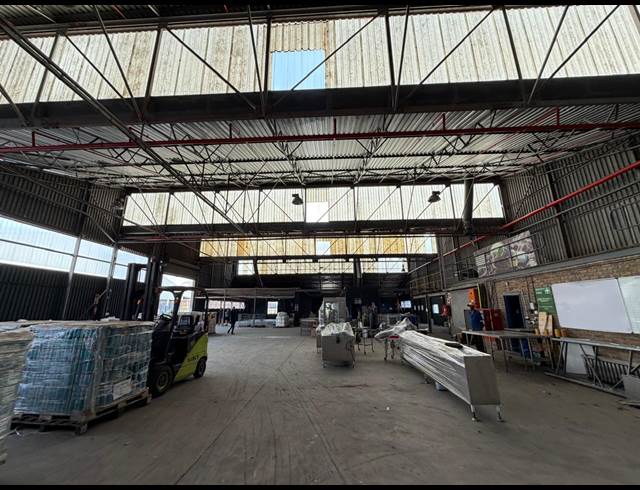 2,169M² WAREHOUSE TO LET IN CLAYVILLE