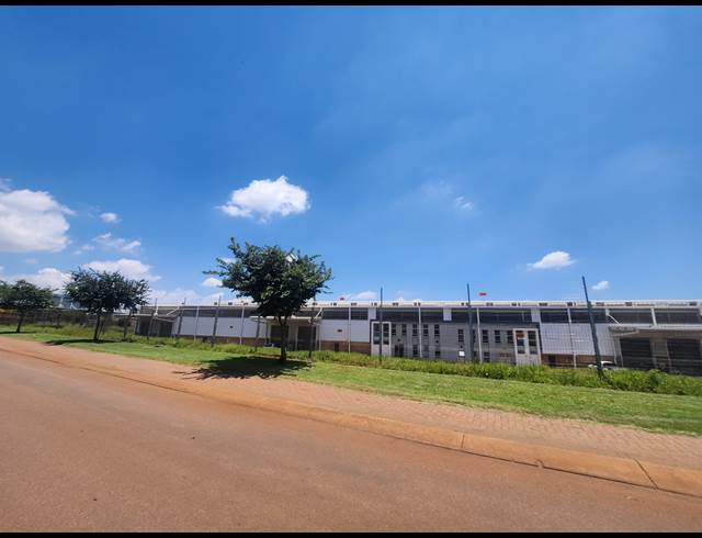 1,821M² WAREHOUSE TO LET IN OLIFANTSFONTEIN