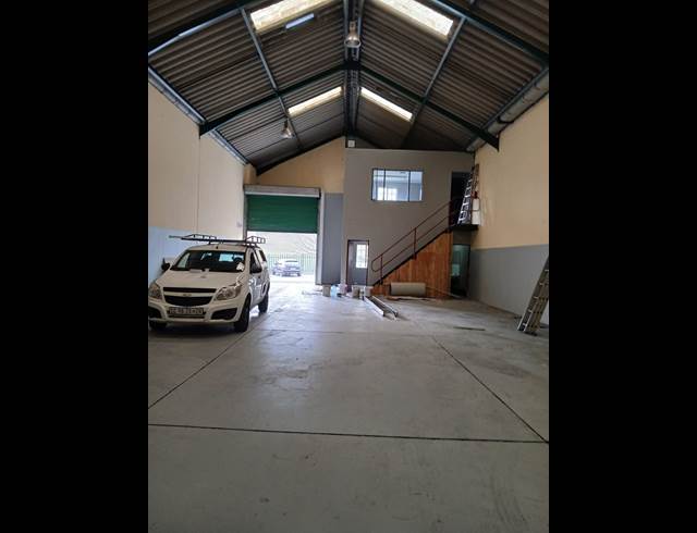 283M² WAREHOUSE TO LET IN BRIARDENE