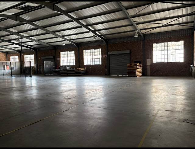 1,000M² WAREHOUSE TO LET IN STEELEDALE