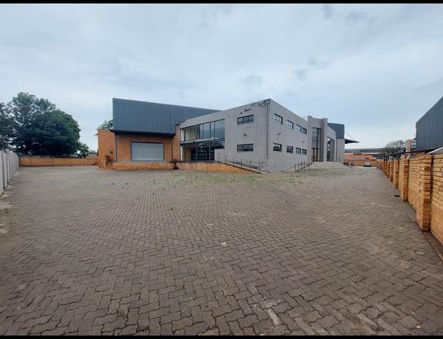 1,758M² WAREHOUSE RENTED IN ANDERBOLT